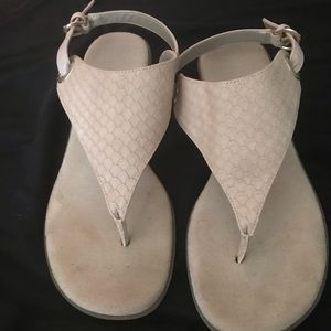 Aerosoles thong style sandals